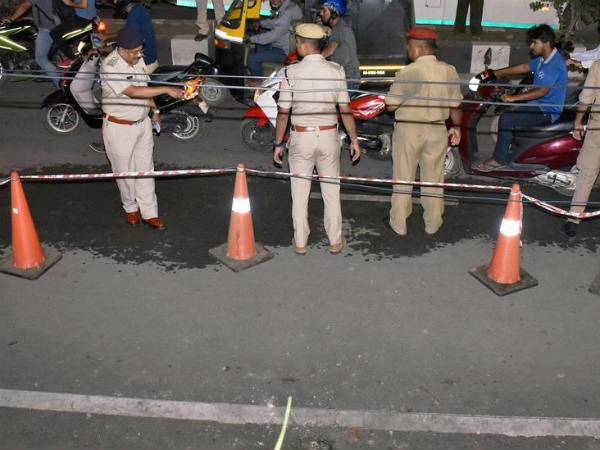 మెరుపుదాడి చేసిన పోలీసులు