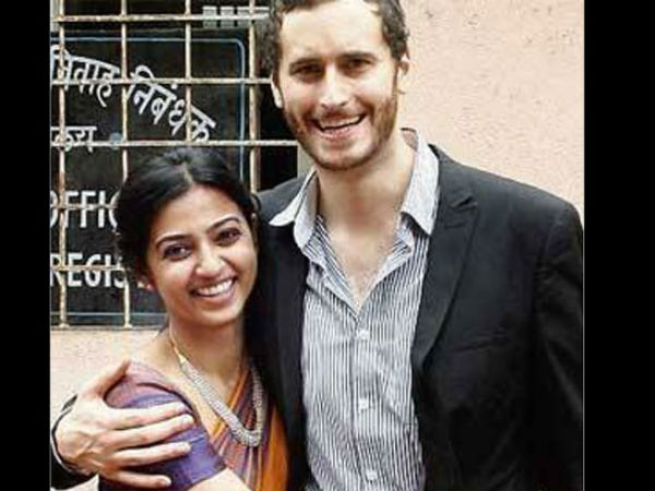 అలా ఇద్దరి మధ్య పరిచయం