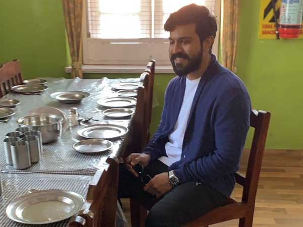 స్కూలు క్యాంటీన్లో రామ్ 