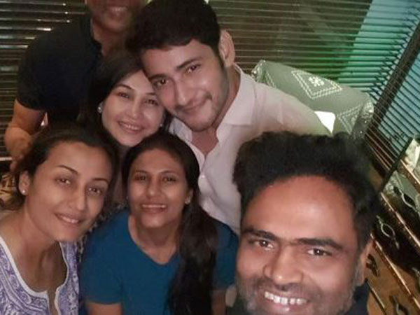 మేకప్ వేసుకో.. నోరు పారేసుకొన్న నెటిజన్.. దిమ్మ తిరిగే జవాబిచ్చిన నమత్ర