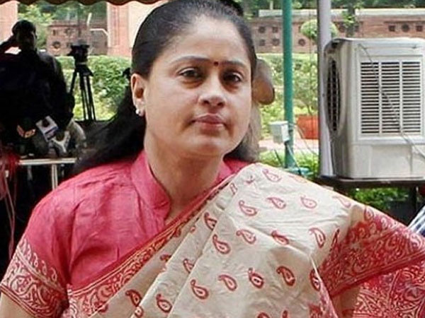 విజయశాంతి ఎంట్రీతో క్రేజ్ 