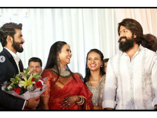  భారీగా తరలివచ్చిన సినీ ప్రముఖులు