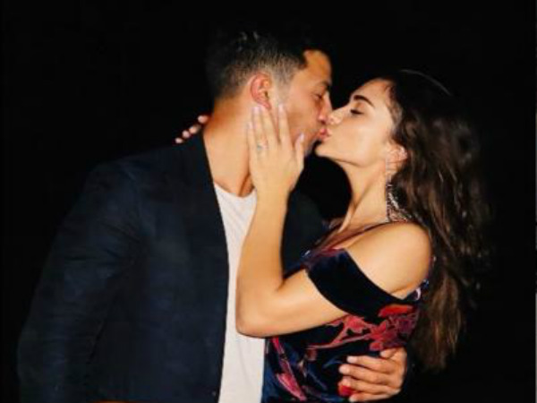 ఫైవ్ స్టార్ రిసార్ట్‌లో హాయిగా