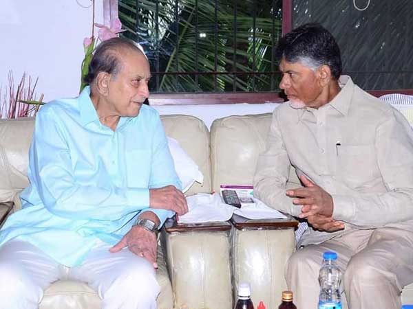 బాధలో ఉన్న సూపర్ స్టార్‌కు ఓదార్పు