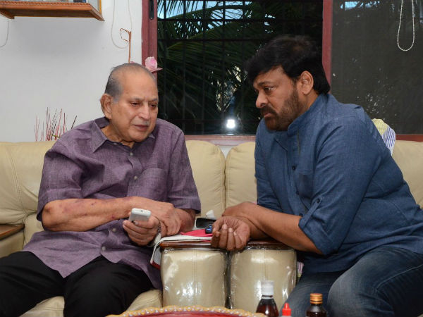 చిరు సంతాపం.. కృష్ణ, నరేష్‌లను ఓదార్చుతూ