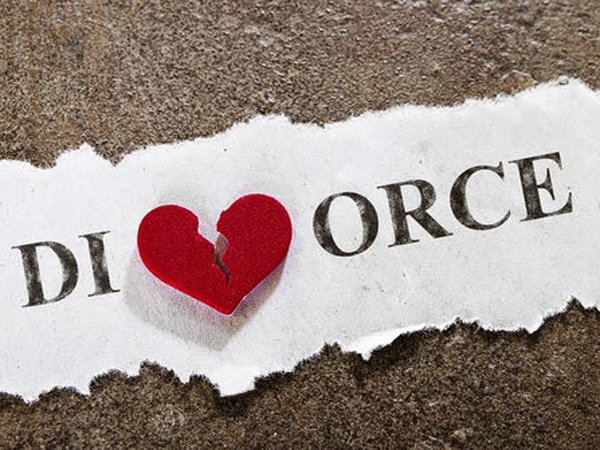 విడాకులు ఇవ్వాలంటూ వేధింపులు