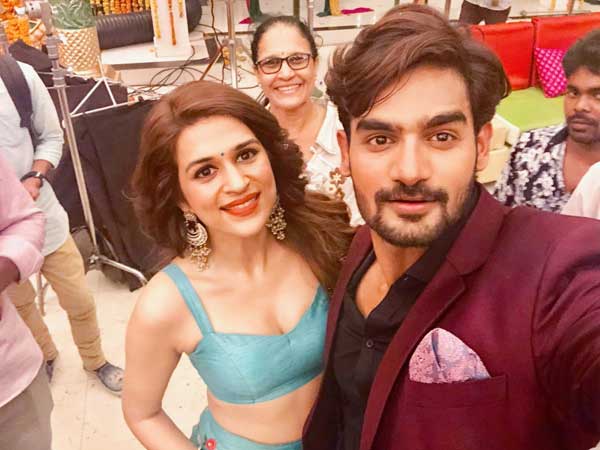 జెస్బా, శ్రద్దాదాస్ యాక్టింగ్