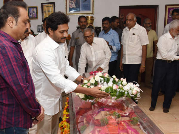 ఆలస్యంగా మొదలైన అంతిమ యాత్ర