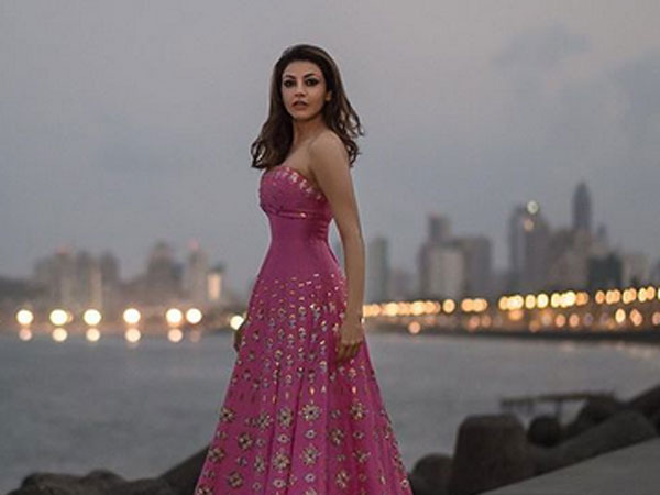 మాయ చేస్తున్న సెక్సీ లుక్స్ 