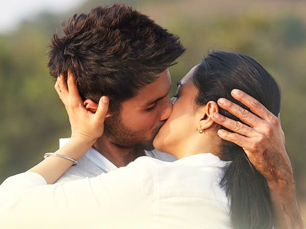 హాఫ్ సెంచరీకి చేరువలో