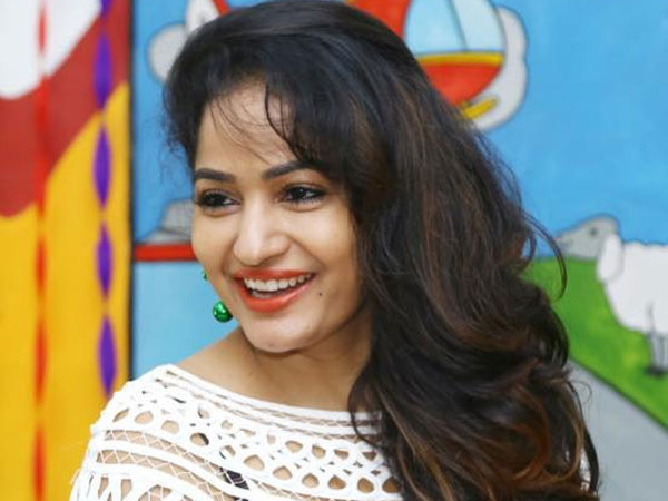 పవన్ కళ్యాణ్ ఓటమి వింతగా విడ్డురంగా ఉంది, ప్రజల తీర్పు భలే భలే: మాధవి లత