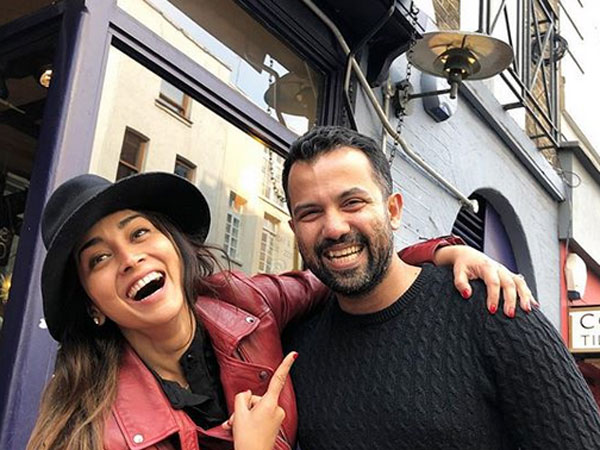 ఇలా ఎంజాయ్ చేస్తుండగా ఆమె భర్త 