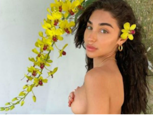 పెద్దలకు మాత్రమే: టాప్ లెస్ ఫోటోలతో అల్లాడిస్తోంది!