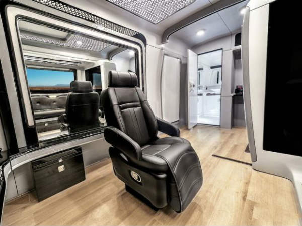 ఫాల్కన్ పేరు.. సకల సౌకర్యాలు