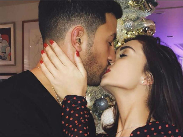  బిజినెస్‌మెన్‌తో అండ్రియాస్‌తొో డేటింగ్