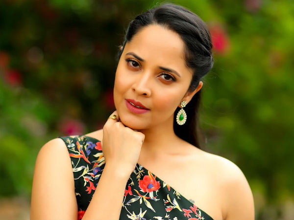 వాయిదా పడుతూ అనసూయ కథనం 