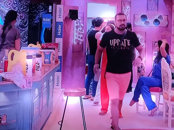 నీ సంగతి చూస్తా... నన్ను కొట్టి చెప్పు అంటూ