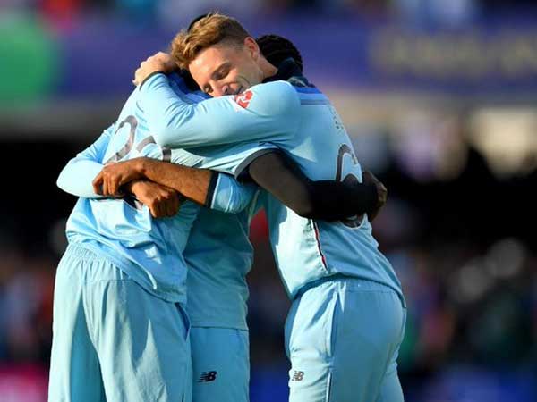 క్రీడాభిమానుల ఆగ్రహం