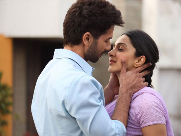 షాహిద్ కపూర్‌తో రెచ్చిపోయి ముద్దుల మురిపెం