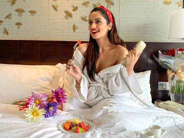 రెయిన్‌బో బికినీతో ట్రోల్స్