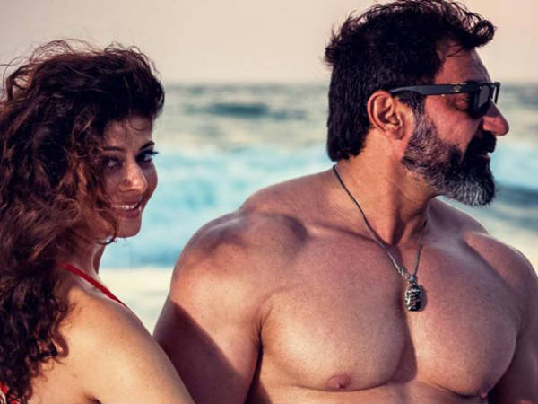 నన్ను ప్రతీ రోజు నలిపేస్తాడు