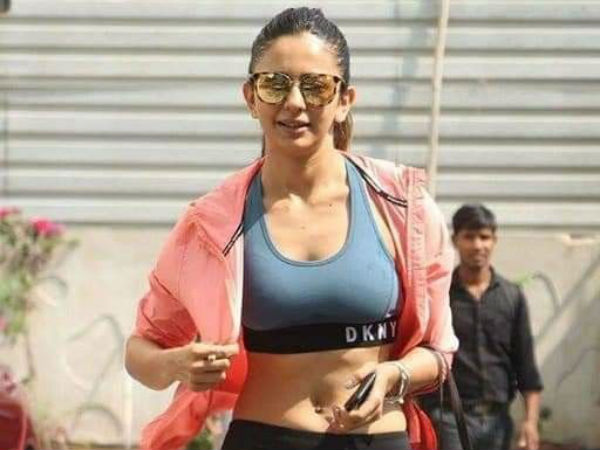 దే దే ప్యార్ దేలో ఓవర్ ఎక్స్‌పోజింగ్