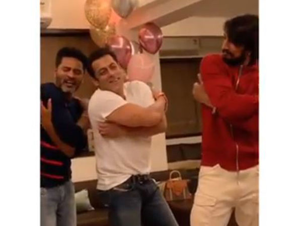  ఎవర్ గ్రీన్ ఊర్వశీ.. ఊర్వశీ పాట