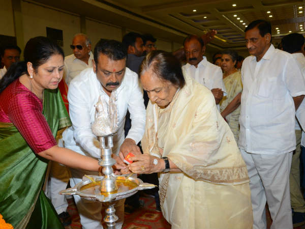 నమ్రత, జయసుధ పర్యవేక్షణతో