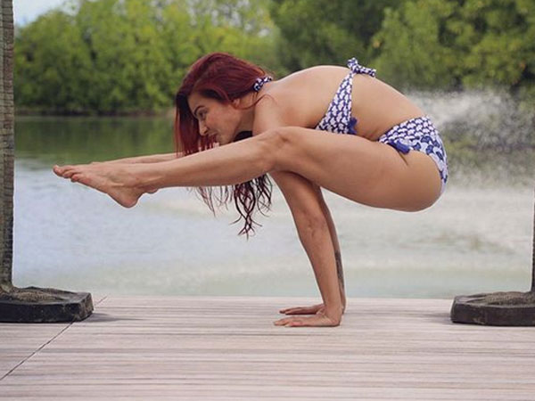 న్యూడ్ గర్ల్ యోగా 