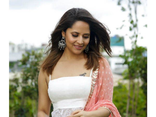 ఎదపై టాటూ.. అబ్బో! ఏమి అందం