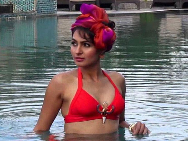 ఎఫైర్ బయటపెట్టింది