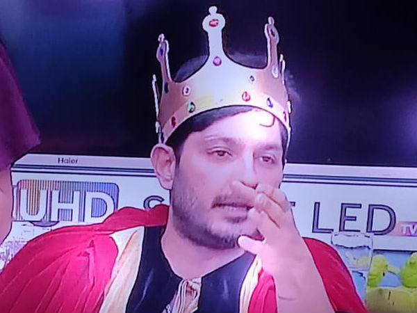 కోతికి కొబ్బరి చిప్ప దొరికినట్టు