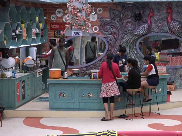 ఆన్ లైన్ సర్వేల్లో బలంగా ఆ ఇద్దరూ