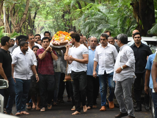 రాజేష్ ఖన్నా మూవీతో కెరీర్ ప్రారంభం