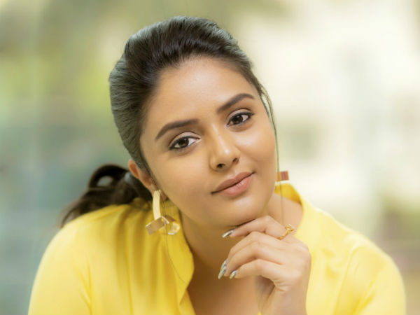 బంజారాహిల్స్ పోలీస్ స్టేషన్‌లో ఫిర్యాదు