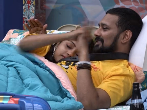 హగ్ కావాలంటూ వరుణ్ దుప్పట్లో దూరిన వితిక..