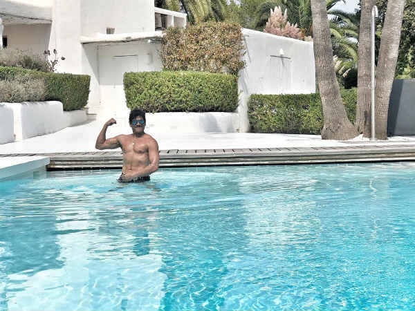 స్విమ్మింగ్ పూల్‌లో కండలు చూపించిన నాగార్జున.. సమంత చూడండి ఎలా కామెంట్ చేసిందో! 