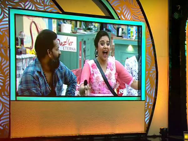 చంద్రముఖి సీన్ చేసిన శ్రీముఖి