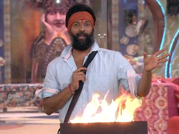 నామినేషన్ ప్రక్రియ సందర్భంగా