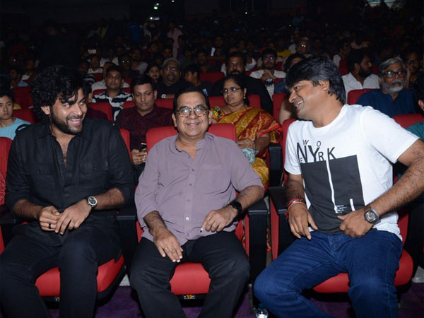 వరుణ్, పూజా పోటీపడి