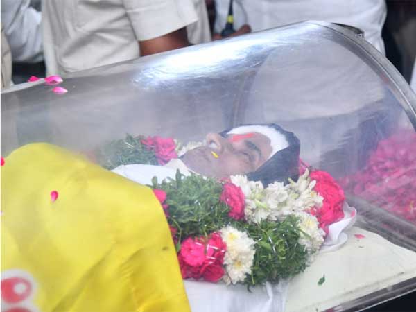 తీవ్ర భావోద్వేగంతో బాలకృష్ణ