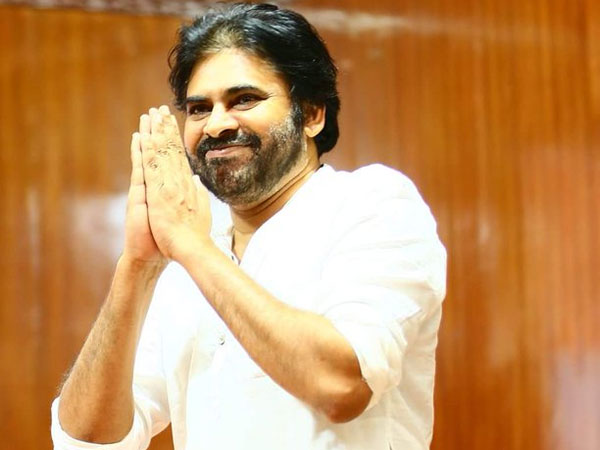 పవర్ స్టారా మజాకా.. దేశంలోనే మొదటి స్థానం కొట్టేసిన పవన్.. చిరుకు దక్కని ఘనత సొంతం