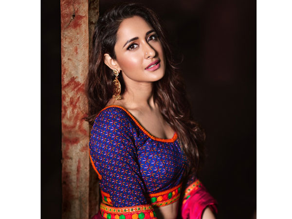 నెటిజన్లను అట్రాక్ట్ చేస్తున్న ప్రగ్యా 