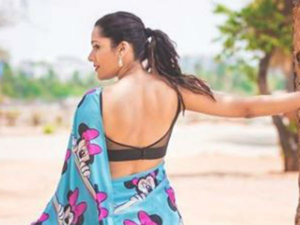 బ్యాక్ చూపిస్తూ దోచుకుంది