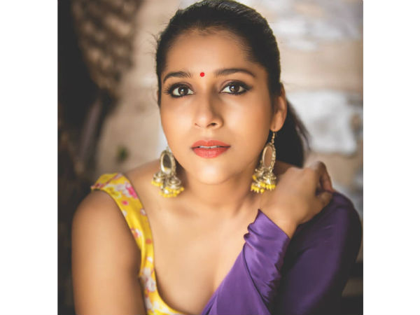 ముద్దుల్లో మునిగిన రష్మీ గౌతమ్