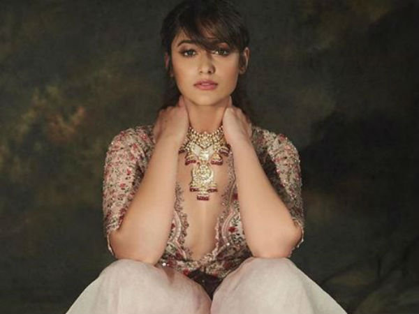 డిజైనర్ వేర్లోనూ...