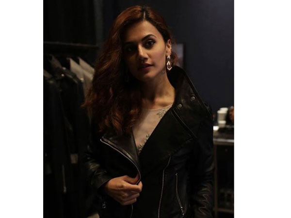 బ్లాక్ కోట్‌తో