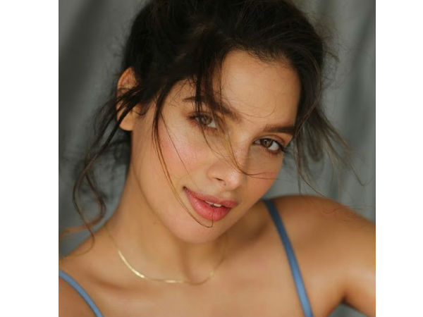 సినిమా రంగంలోకి