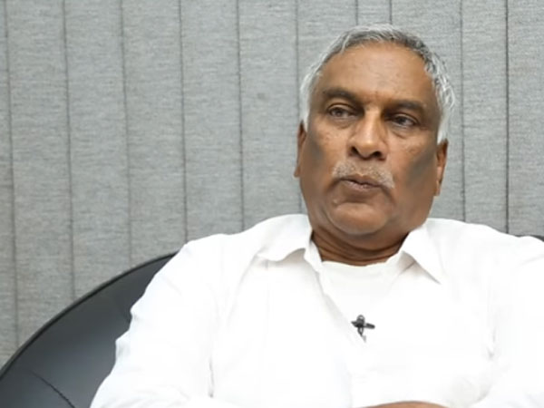 చిరంజీవి అంటే జెలసీ ఎందుకు?.. పిచ్చి పిచ్చి ఆలోచనలు మానండి.. తమ్మారెడ్డి ఫైరింగ్ కామెంట్స్