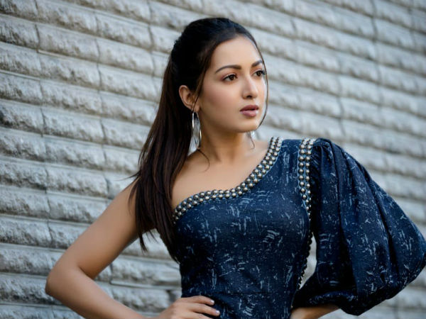 తమిళంలోనే మంచి పాత్రలు